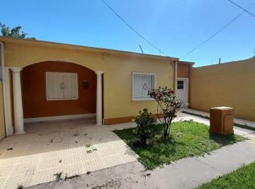 Casa · 119m² · 4 Ambientes · 1 Cochera · Venta Casa 2 Dorm. con Patio Amplio