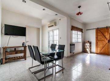 Casa · 126m² · 4 Ambientes · 1 Cochera · Casa 4 Amb en Venta en Piñeyro con Cochera