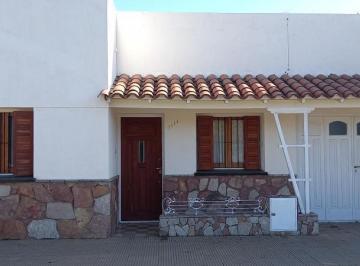 Casa · 250m² · 3 Ambientes · 2 Cocheras · Casa en Venta - 2 Dorm. 1 Baños 2 Cocheras - 300 m² - Necochea