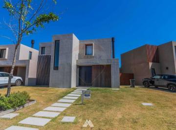 Casa · 135m² · 5 Ambientes · Alquila Casa de 3 Dorm en Huertas de Los Horneros