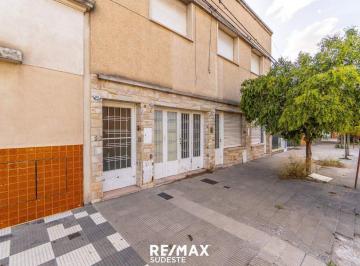 PH · 128m² · 4 Ambientes · 1 Cochera · Venta Casa en 1er Piso + 2 Locales (B. Pedro Pico)