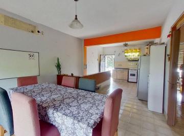 Casa · 168m² · 4 Ambientes · 1 Cochera · Venta Casa 4 Amb con Cochera y Local Varela Centro