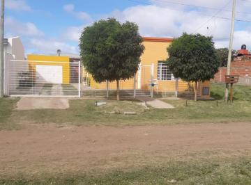 Casa · 114m² · 3 Ambientes · 2 Cocheras · Casa en Venta - 2 Dorm. 2 Baños - 250 m² - Necochea