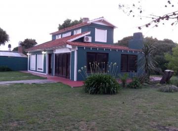 Casa · 150m² · 4 Ambientes · Casa en Venta - 3 Dorm. 2 Baños - 900 m² - Miramar