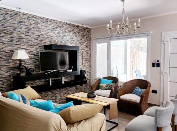 Casa · 150m² · 4 Ambientes · Casa en Venta - 3 Dorm. 2 Baños - 250 m² - Monte Hermoso