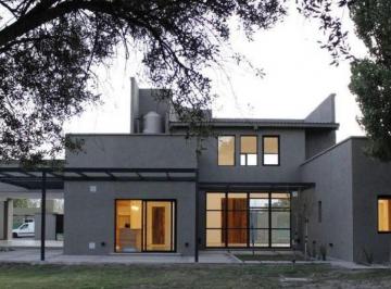 Casa · 350m² · 8 Ambientes · Casa en Venta - 4 Dorm. 3 Baños - 2.600 m² - San Rafael, Mendoza