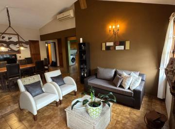 Casa · 205m² · 8 Ambientes · 2 Cocheras · Casa en Arguello 4 Dorm. 2 Baños 1 Escritorio con Pileta y Asador
