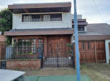Casa · 360m² · 9 Ambientes · 3 Cocheras · Casa en Venta - 5 Dorm. 3 Baños - 388 m² - Mar del Plata