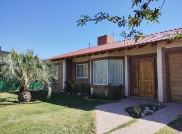 Casa · 170m² · 3 Ambientes · 2 Cocheras · Casa en Venta - 2 Dorm. 2 Baños - Cochera - 1.000 m² - San Rafael, Mendoza