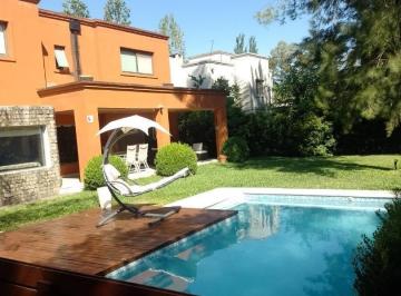 Casa · 200m² · 4 Ambientes · 4 Cocheras · Casa en Alquiler