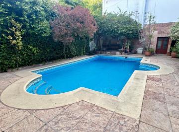 Casa de 2 ambientes, La Boca · Alquiler Casa con Piscina, Jardín y Terraza.