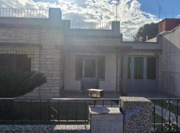 Casa · 115m² · 3 Ambientes · 4 Cocheras · Santos Dumont 1265