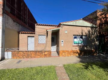 Casa · 85m² · 3 Ambientes · Casa a La Venta en Tiro Suizo 2Dorm. Gran Jardin