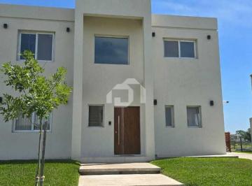 Casa · 199m² · 5 Ambientes · 2 Cocheras · Casa en Venta en Santa Elena, Pilar del Este, Pilar