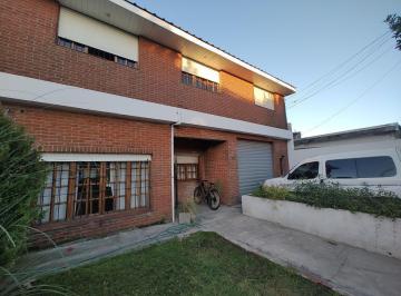 Casa · 152m² · 5 Ambientes · 1 Cochera · Casa en Venta - 4 Dorm. 2 Baños - 201 m² - Mar del Plata