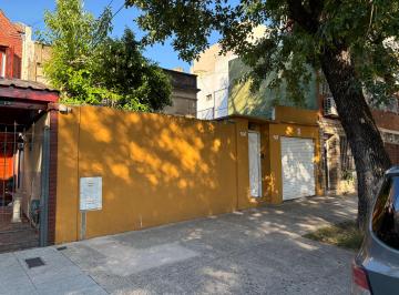 Casa de 3 ambientes, Villa Urquiza · Venta. - Casa a Refaccionar. - Lote Propio - Buena Distribucion con Jardin y Pileta