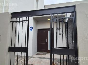 Casa · 200m² · 5 Ambientes · 1 Cochera · Alquiler Amplia Casa 3 Dor. Z/terrazas de Neuquen