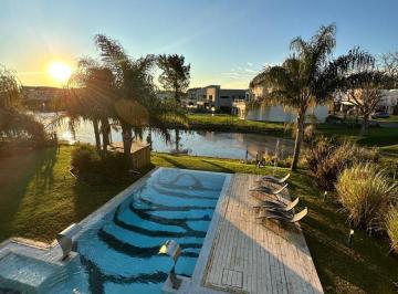 Casa de 9 ambientes, Ezeiza · Casa en Venta de Hormigón con Vista a La Laguna en Terralagos Canning