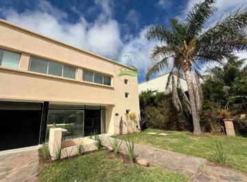 Casa de 8 ambientes, Berazategui · Casa en Venta en Village del Parque