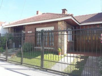 Casa · 117m² · 3 Ambientes · 1 Cochera · Casa en Venta - 2 Dorm. 1 Baño - 200 m² - Necochea