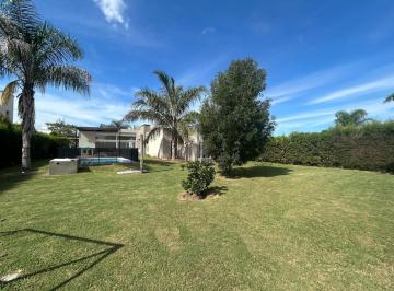 Casa · 185m² · 5 Ambientes · 2 Cocheras · Venta Casa Cantón Islas:3 Dorm. - Piscina - Gran Lote Jardín Parquizado