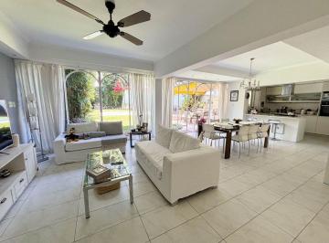 Casa · 241m² · 4 Ambientes · 1 Cochera · Venta Casa 4 Ambientes + Dep Serv Vte Lopez Pileta