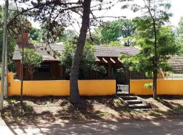 Casa · 260m² · 5 Ambientes · 2 Cocheras · Casa en Venta - 4 Dorm. 5 Baños - Cocheras - 540 m² - Monte Hermoso