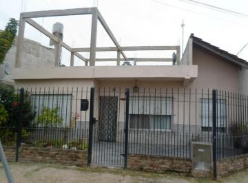 Casa · 80m² · 5 Ambientes · 1 Cochera · Casa en Venta - 3 Dorm. 1 Baño - Cochera - 195 m² - Quilmes