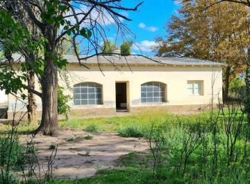 Casa · 200m² · 4 Ambientes · 2 Cocheras · Venta Casa con Gran Terreno San Rafael, Mendoza