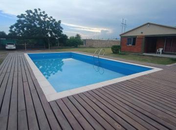 Casa · 70m² · 4 Ambientes · 6 Cocheras · Venta de Casa en Barrio Cerrado, Guaymallén