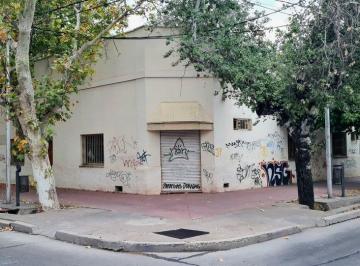 Casa · 200m² · 5 Ambientes · 1 Cochera · Venta Casa Terreno Esquina Centrica San Rafael
