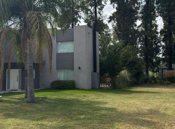 Casa · 250m² · 4 Ambientes · 2 Cocheras · Lote Venta Weston