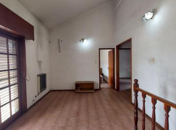 Casa · 156m² · 4 Ambientes · 1 Cochera · Casa en Venta 4 Ambientes a Reciclar Avellaneda