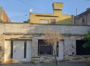 Casa · 100m² · 5 Ambientes · 3 Cocheras · Venta Casa 5 Amb Patio Cochera 4 Autos L. Mirador