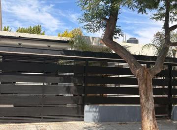 Casa · 158m² · 5 Ambientes · 1 Cochera · Venta Casa Dos Dorm.