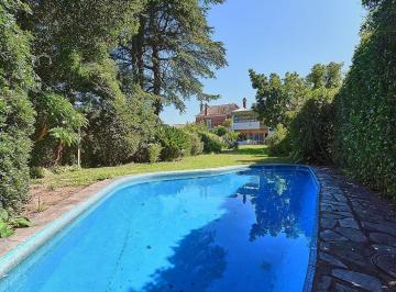 Casa · 623m² · 4 Ambientes · 2 Cocheras · Casa en Florida con Gran Jardin y Pileta