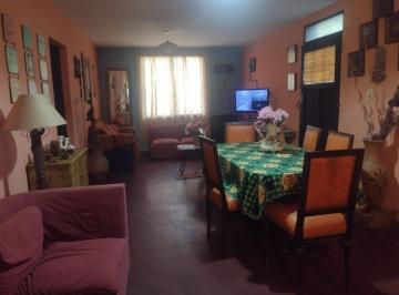Casa · 105m² · 5 Ambientes · 2 Cocheras · Extenso Terreno con Casa de 2 Dorm.