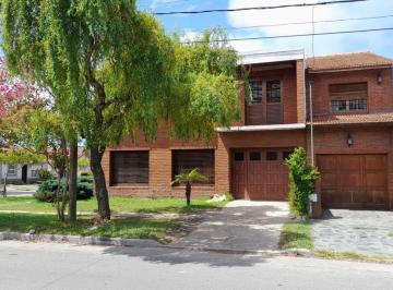 Casa · 200m² · 5 Ambientes · 1 Cochera · Casa en Venta - 4 Dorm. 3 Baños - Galeria con Parrilla - 200 m² - Mar del Plata