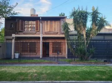 Casa · 250m² · 5 Ambientes · 4 Cocheras · Casa en Venta - 4 Dorm. 3 Baños - Cocheras - 538 m² - Villa Udaondo, Ituzaingó