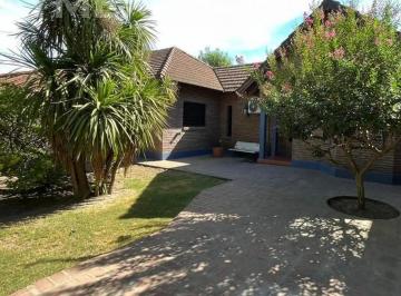 Casa · 905m² · 6 Dormitorios · 4 Cocheras · Casa en Venta