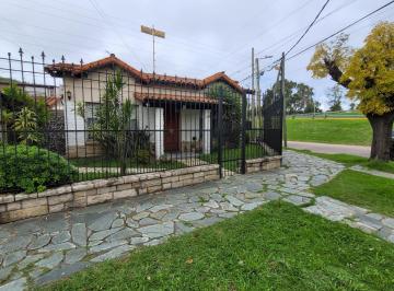Casa · 117m² · 3 Ambientes · 1 Cochera · Venta Casa de Cuatro Ambientes en Wilde
