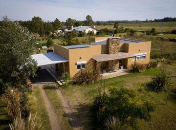 Casa · 126m² · 4 Ambientes · 1 Cochera · Casa - Colonia del Sacramento