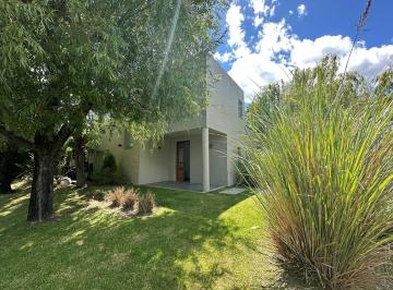 Casa · 250m² · 5 Ambientes · Casa en Alquiler en Los Sauces, Nordelta, Tigre