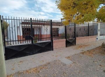 Casa · 90m² · 4 Ambientes · Casa en Alquiler Zapala