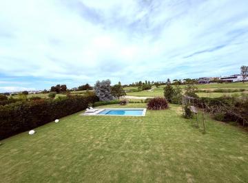 Casa · 407m² · 4 Dormitorios · 6 Cocheras · Casa en Venta y Alquiler con Muebles en El Golf