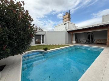 Casa · 280m² · 4 Ambientes · 3 Cocheras · Casa en Alquiler Ideal Uso Comercial m de Fuerza Aerea