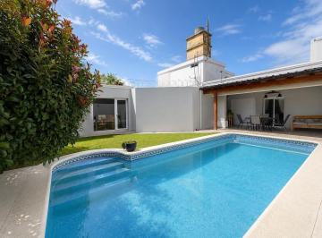 Casa · 280m² · 4 Ambientes · 3 Cocheras · Casa en Alquiler Ideal Uso Comercial m de Fuerza Aerea