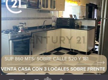 Casa · 349m² · 4 Ambientes · 1 Cochera · Venta de Casa Sobre Av 520