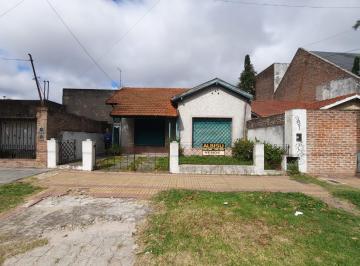 Casa de 3 ambientes, Lomas de Zamora · Chalet con Fondo Apto Credito en Lomas de Zamora