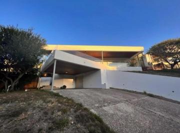 Casa · 200m² · 3 Ambientes · Casa en Country El Rodeo.